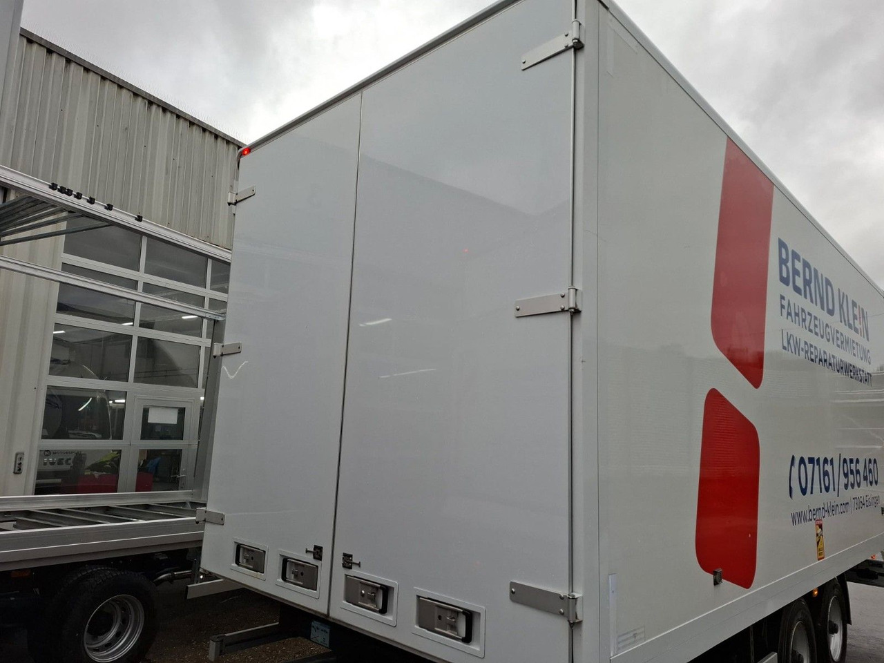 Fliegl TKF118 - Closed box trailer: picture 4 Fliegl TKF118 - Closed box trailer: picture 4