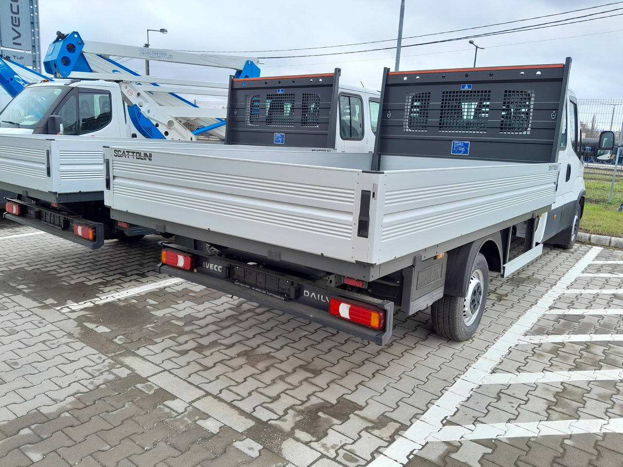 Iveco Daila 35 Daily C 18 H 3450 - Flatbed van: picture 4 Iveco Daila 35 Daily C 18 H 3450 - Flatbed van: picture 4