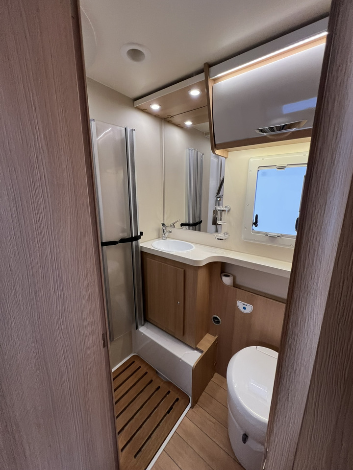 FORSTER T 699 EB Hubbett - Markise - Fahrradtr. - Semi-integrated motorhome: picture 5 FORSTER T 699 EB Hubbett - Markise - Fahrradtr. - Semi-integrated motorhome: picture 5