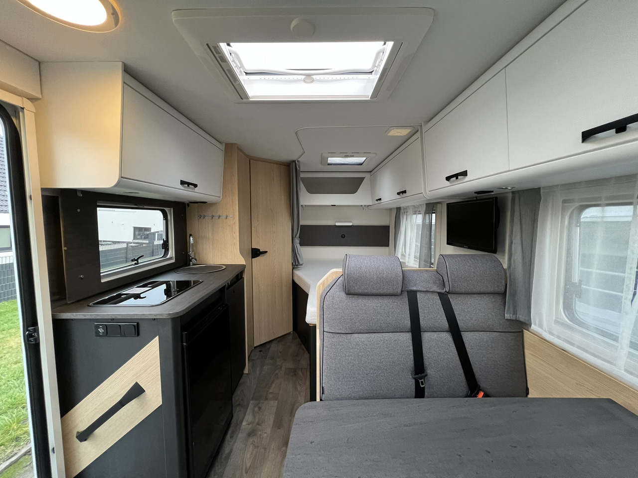 SUNLIGHT T 58 - Semi-integrated motorhome: picture 4 SUNLIGHT T 58 - Semi-integrated motorhome: picture 4