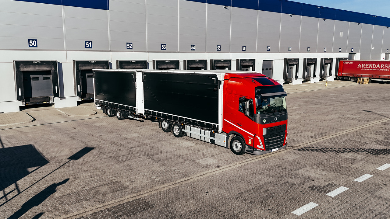 Volvo FH - Curtainsider truck: picture 2 Volvo FH - Curtainsider truck: picture 2