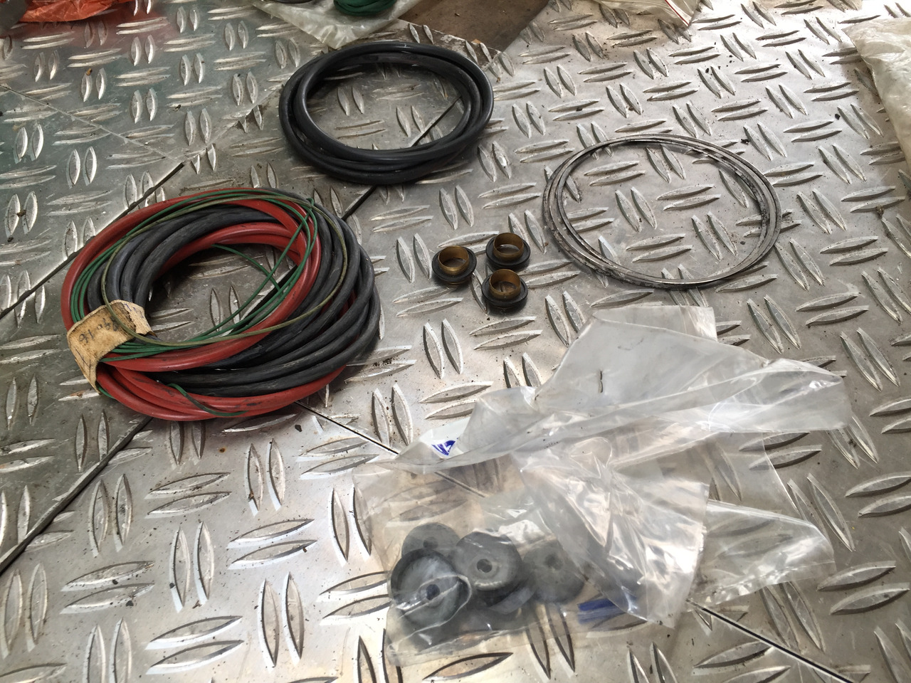 Gebrauchte diverse Gummiringe für Motorblock, Kalmar, Stapler, VOLVO, Artikel - Nr. : 7720 - 2 - Piston/ Ring/ Bushing for Truck: picture 1 Gebrauchte diverse Gummiringe für Motorblock, Kalmar, Stapler, VOLVO, Artikel - Nr. : 7720 - 2 - Piston/ Ring/ Bushing for Truck: picture 1