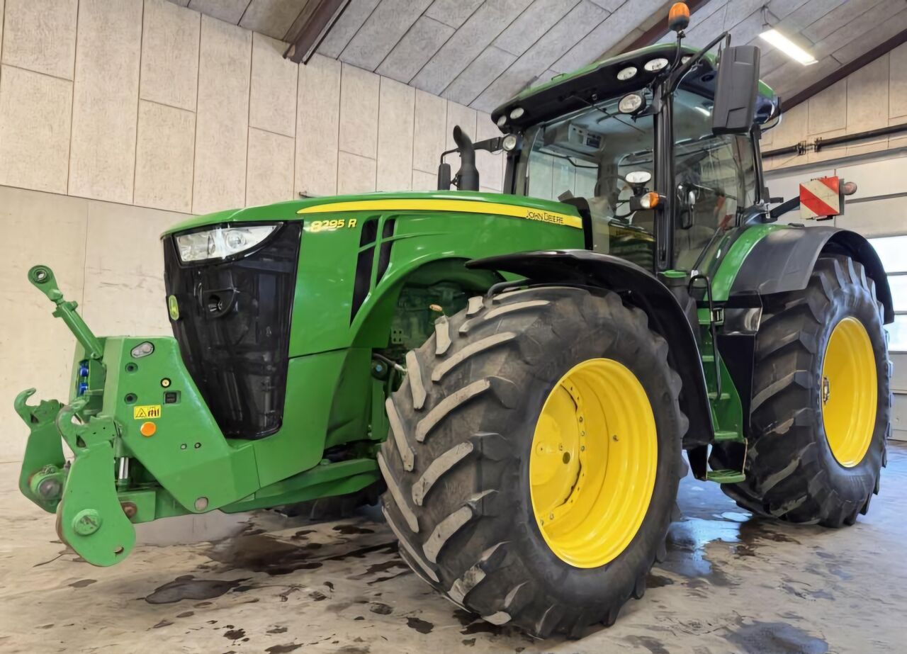 JOHN DEERE 8295R - Farm tractor: picture 1 JOHN DEERE 8295R - Farm tractor: picture 1