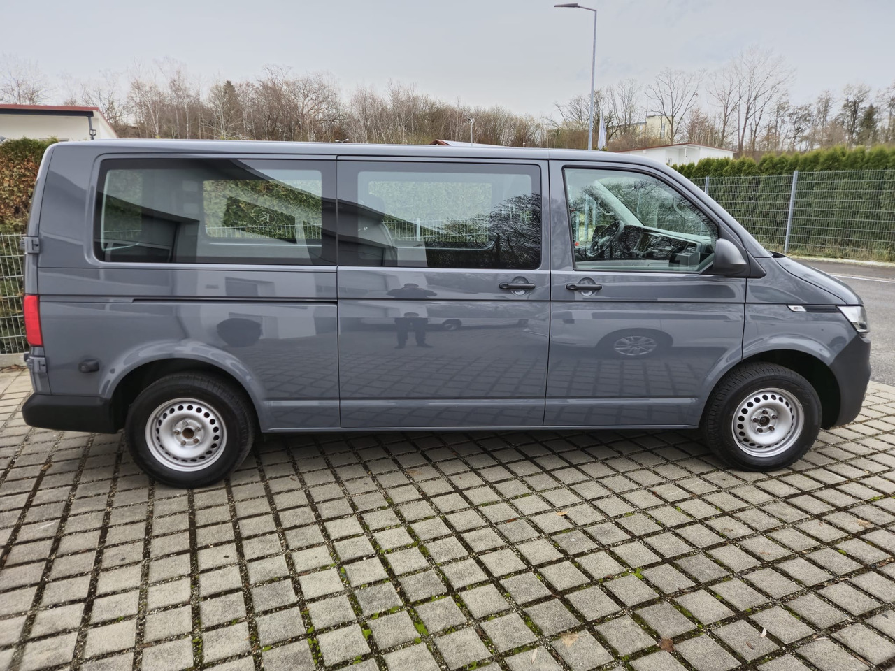 VOLKSWAGEN T6.1 Transporter Kombi LR/Navi/AppCon./6-Sitzer - Passenger van: picture 4 VOLKSWAGEN T6.1 Transporter Kombi LR/Navi/AppCon./6-Sitzer - Passenger van: picture 4