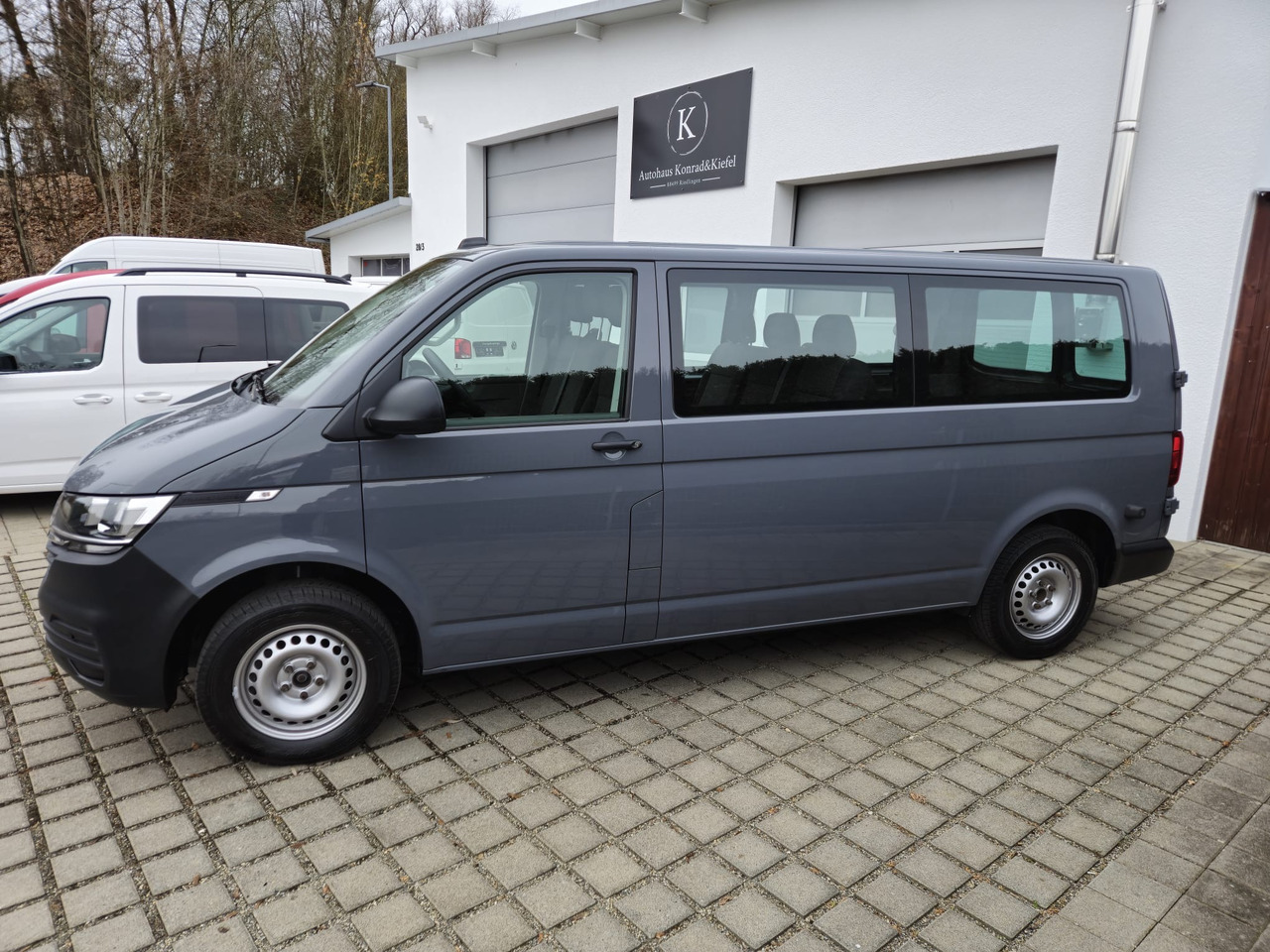 VOLKSWAGEN T6.1 Transporter Kombi LR/Navi/AppCon./6-Sitzer - Passenger van: picture 3 VOLKSWAGEN T6.1 Transporter Kombi LR/Navi/AppCon./6-Sitzer - Passenger van: picture 3