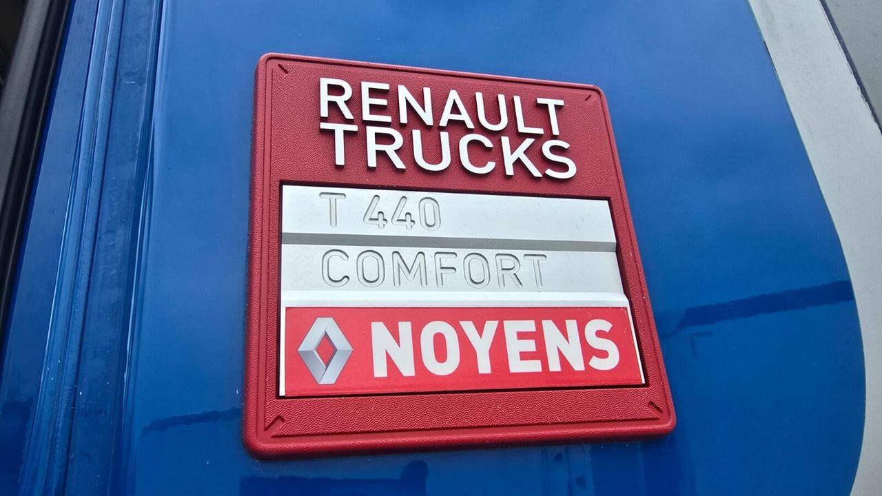 Tractor unit Renault T440: picture 16