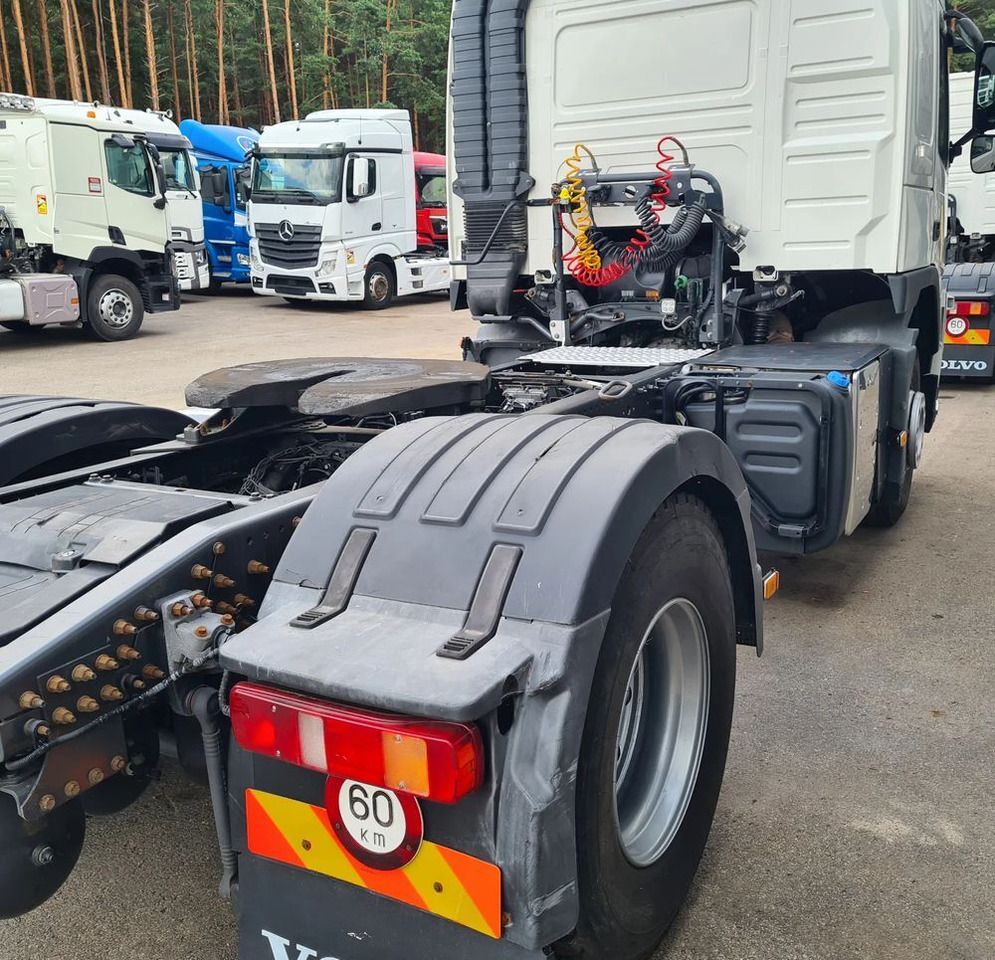 Tractor unit Volvo FM 460: picture 15