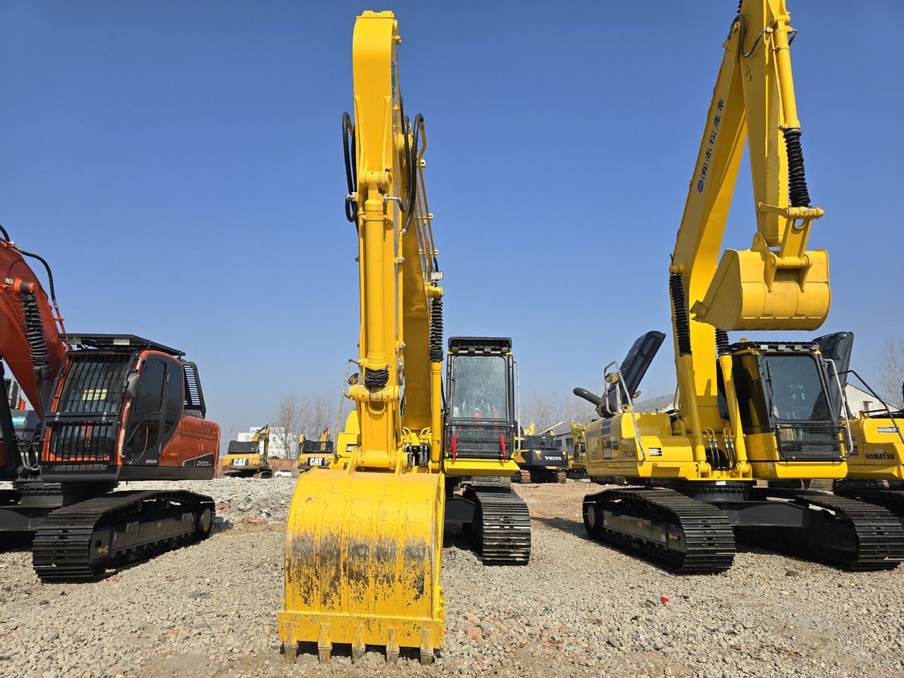 KOMATSU PC200-8 - Crawler excavator: picture 3 KOMATSU PC200-8 - Crawler excavator: picture 3