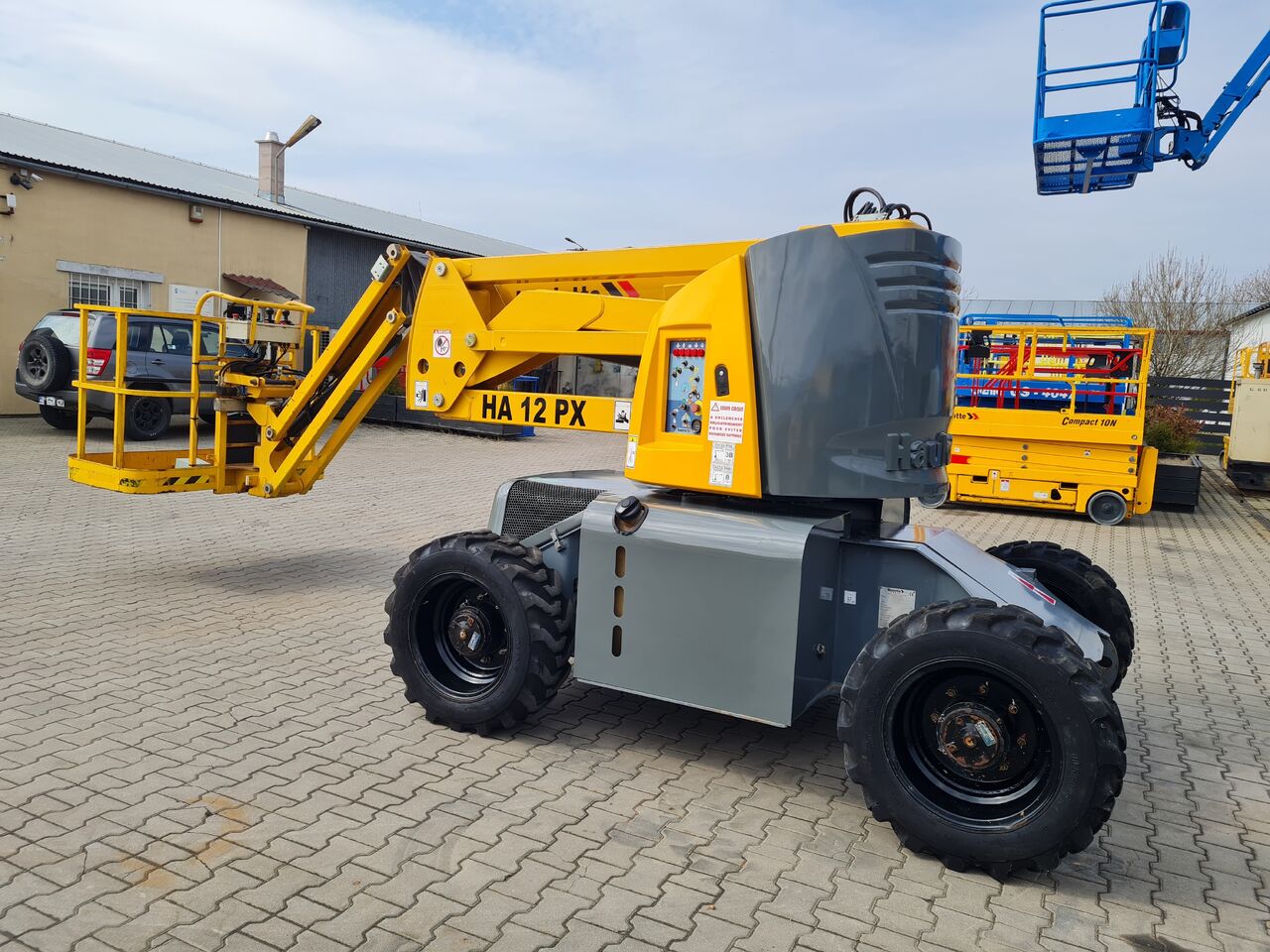HAULOTTE HA12 - Articulated boom: picture 3 HAULOTTE HA12 - Articulated boom: picture 3