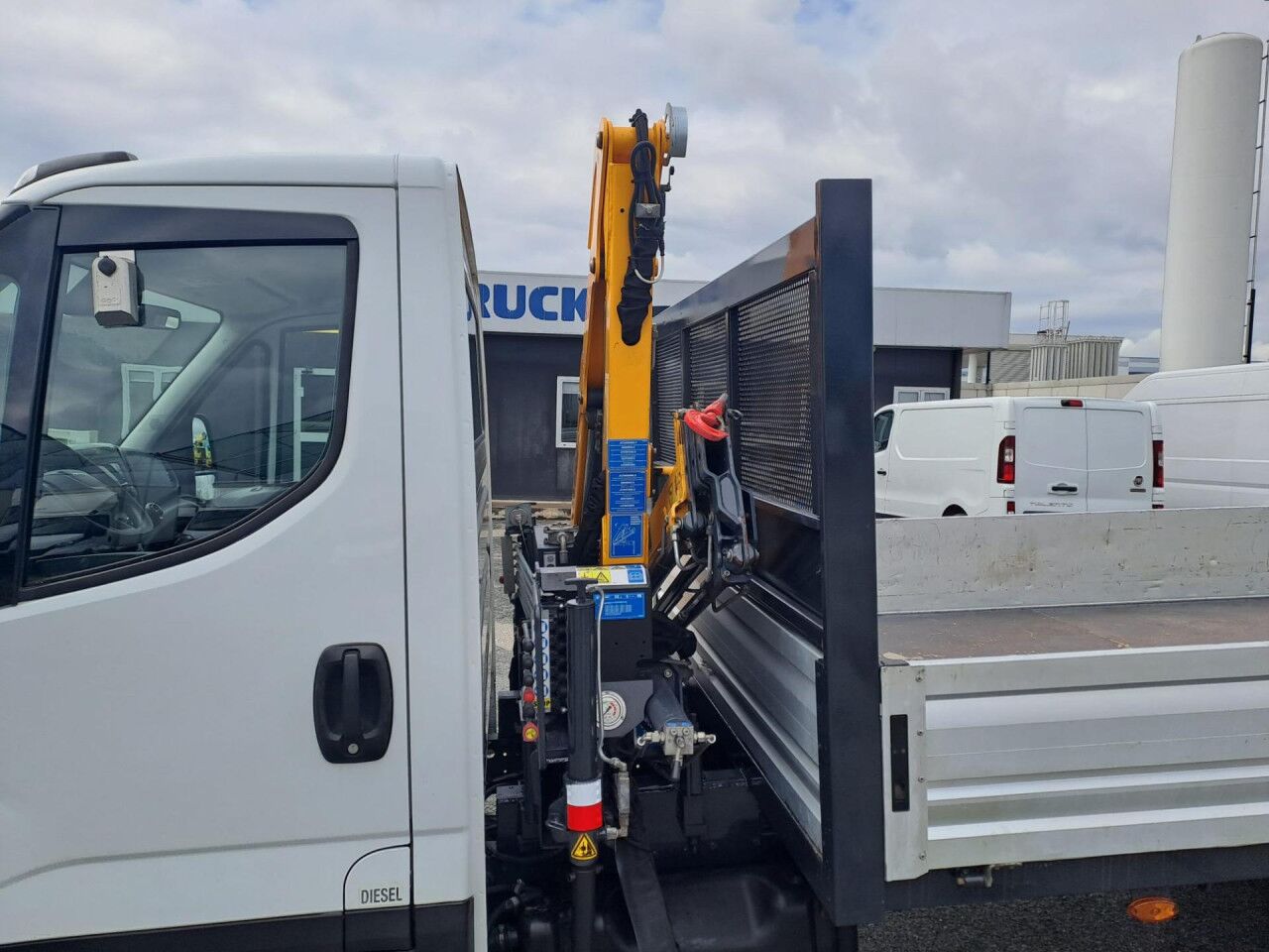IVECO DAILY 35C16 - Flatbed van: picture 2 IVECO DAILY 35C16 - Flatbed van: picture 2