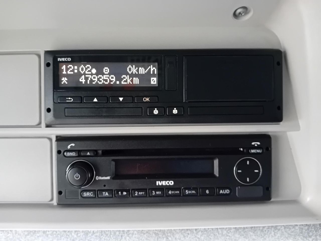 IVECO STRALIS AT260S33Y/PS - Box van: picture 2 IVECO STRALIS AT260S33Y/PS - Box van: picture 2
