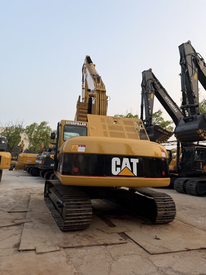 CATERPILLAR 320CL 3000 UNTS IN STOCK CHINA BIGGEST SUPPLIER - Crawler excavator: picture 3 CATERPILLAR 320CL 3000 UNTS IN STOCK CHINA BIGGEST SUPPLIER - Crawler excavator: picture 3