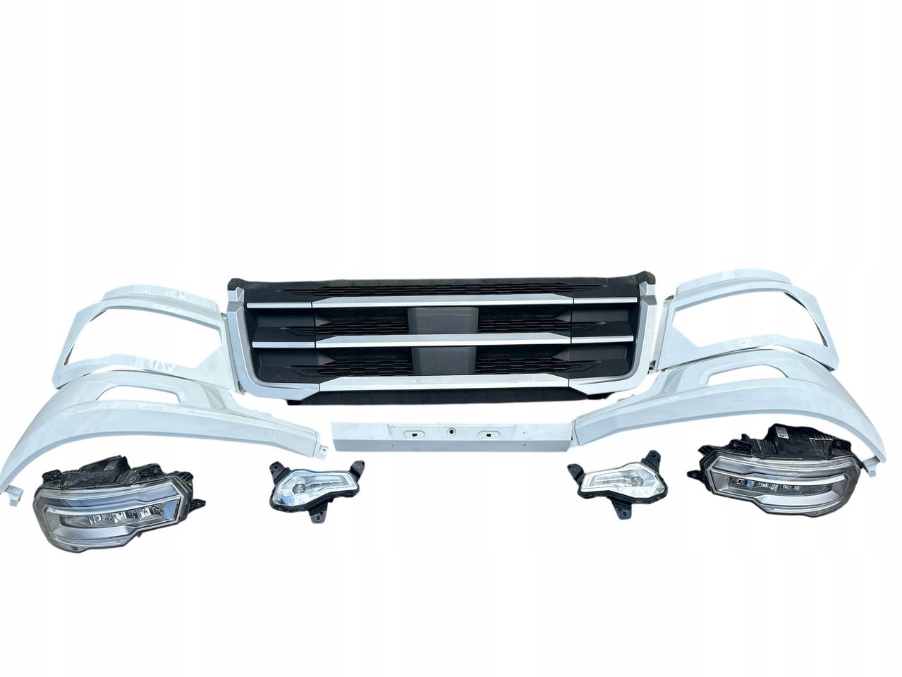 DAF XG XG+ MASKA ATRAPA OWIEWKA GRILL REFLEKTOR LAMPA ZDERZAK HALOGEN - Hood for Truck: picture 5 DAF XG XG+ MASKA ATRAPA OWIEWKA GRILL REFLEKTOR LAMPA ZDERZAK HALOGEN - Hood for Truck: picture 5
