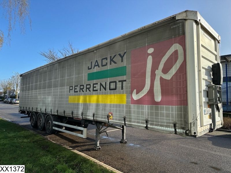 Fruehauf Tautliner Lift shaft - Curtainsider semi-trailer: picture 3 Fruehauf Tautliner Lift shaft - Curtainsider semi-trailer: picture 3