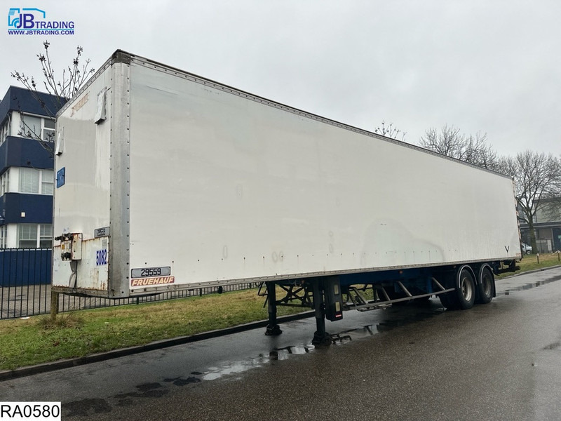 Fruehauf gesloten bak Estimated 3000 Jerrycans - Closed box semi-trailer: picture 1 Fruehauf gesloten bak Estimated 3000 Jerrycans - Closed box semi-trailer: picture 1