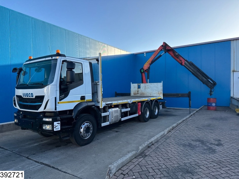 Iveco Trakker 360 6x4, EURO 6, Palfinger, Remote - Dropside/ Flatbed truck, Crane truck: picture 3 Iveco Trakker 360 6x4, EURO 6, Palfinger, Remote - Dropside/ Flatbed truck, Crane truck: picture 3