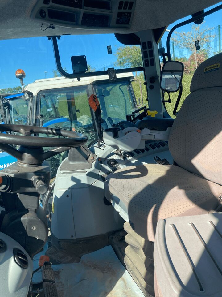 NEW HOLLAND T7.260 PC S5 - Farm tractor: picture 5 NEW HOLLAND T7.260 PC S5 - Farm tractor: picture 5