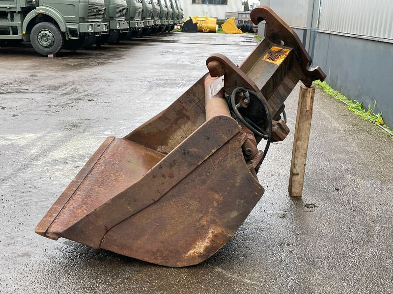 Tilting bucket CW40 - Excavator: picture 2 Tilting bucket CW40 - Excavator: picture 2