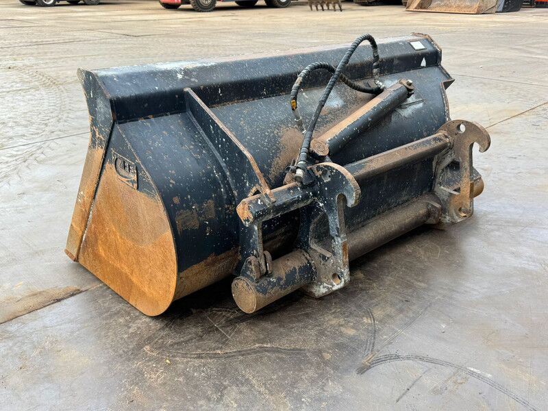 ZFE Side-Tilting bucket - Bucket for Loader: picture 3 ZFE Side-Tilting bucket - Bucket for Loader: picture 3