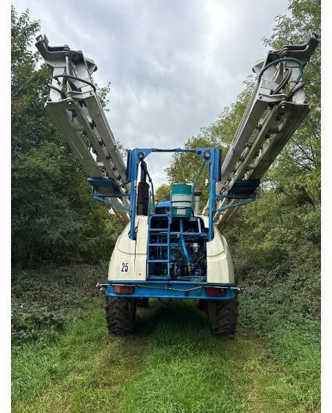 MATROT MAESTRIA - Self-propelled sprayer: picture 3 MATROT MAESTRIA - Self-propelled sprayer: picture 3