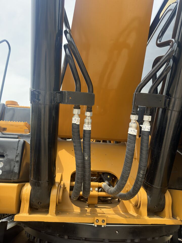 CATERPILLAR 330D2 - Crawler excavator: picture 2 CATERPILLAR 330D2 - Crawler excavator: picture 2