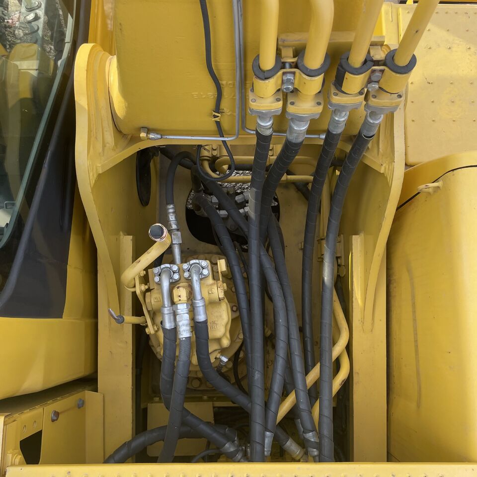 KOMATSU PC220-8 - Crawler excavator: picture 2 KOMATSU PC220-8 - Crawler excavator: picture 2