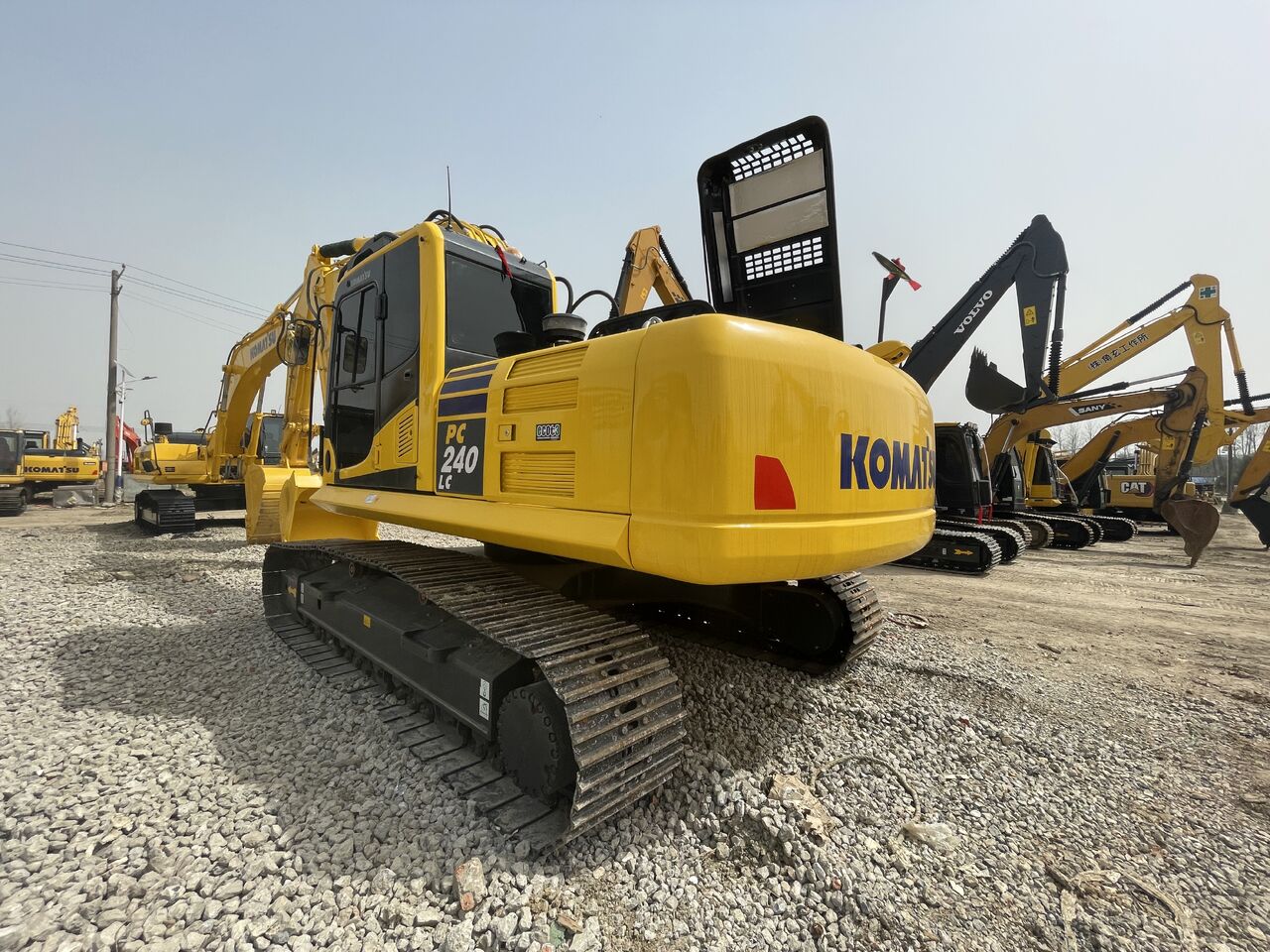 KOMATSU PC240 - Crawler excavator: picture 1 KOMATSU PC240 - Crawler excavator: picture 1