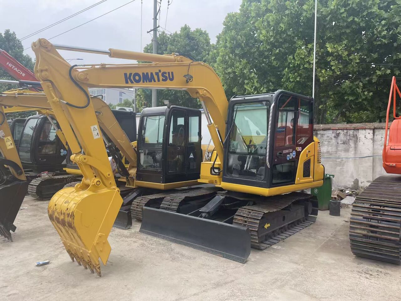Crawler excavator KOMATSU PC60-8: picture 1