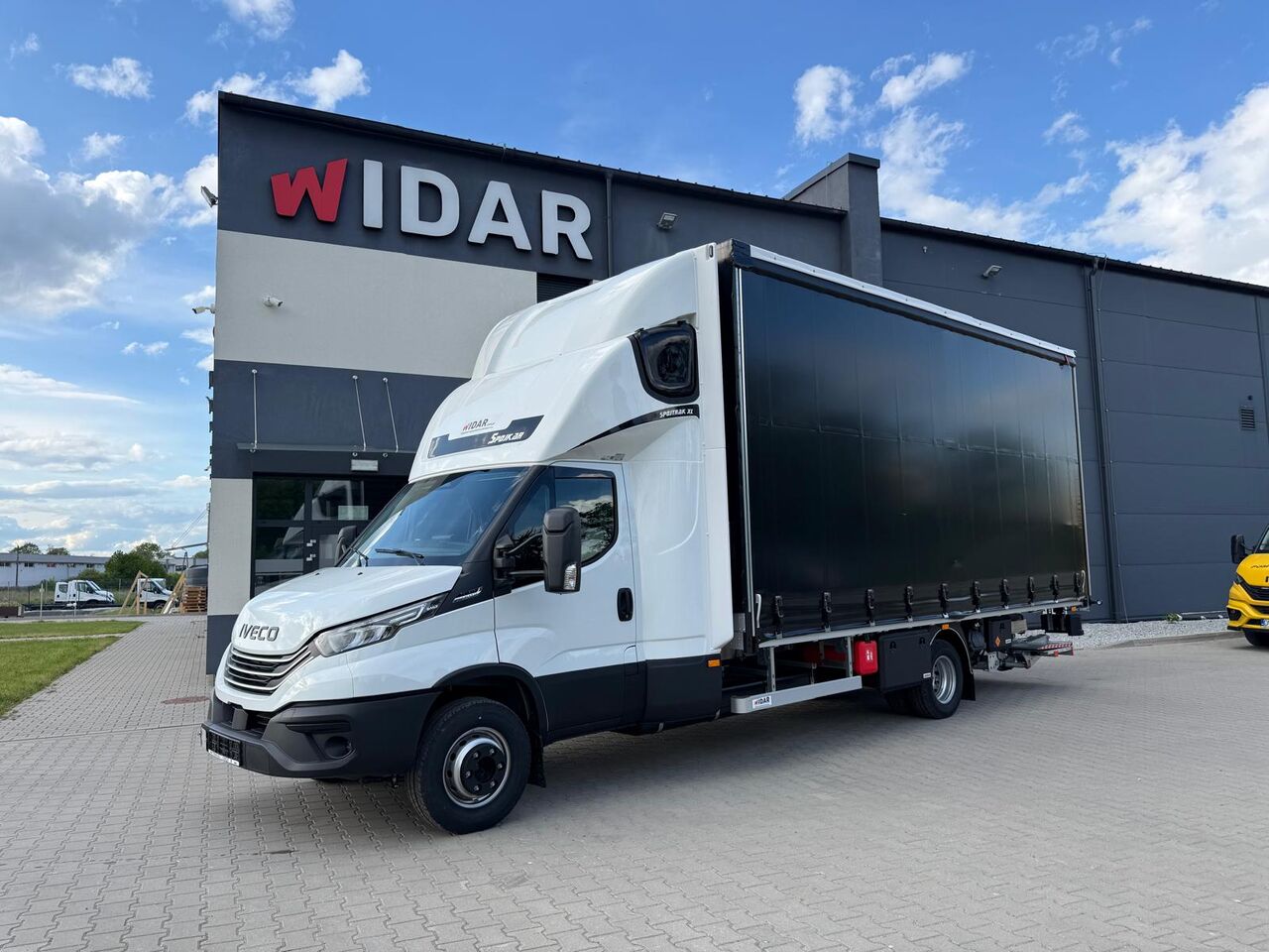IVECO DAILY 70C18HA8/P - Curtainsider truck: picture 1 IVECO DAILY 70C18HA8/P - Curtainsider truck: picture 1