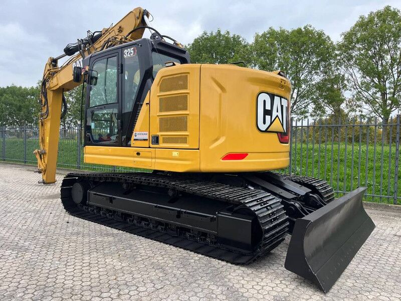 Cat 325 with dozerblade 1085 hours CE EPA made Japan - Crawler excavator: picture 1 Cat 325 with dozerblade 1085 hours CE EPA made Japan - Crawler excavator: picture 1