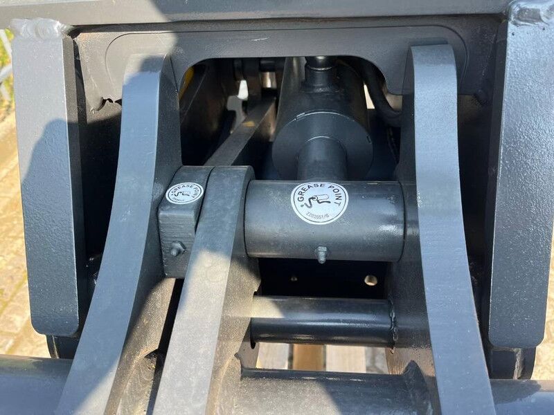 Mustang GRP450 Hydraulic sorting grapple 6 - 18 ton - Grapple for Construction machinery: picture 3 Mustang GRP450 Hydraulic sorting grapple 6 - 18 ton - Grapple for Construction machinery: picture 3