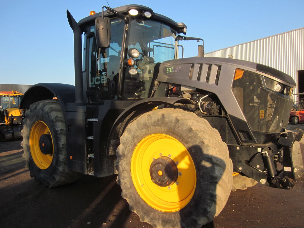 JCB FASTRAC 8330 - Farm tractor: picture 1 JCB FASTRAC 8330 - Farm tractor: picture 1