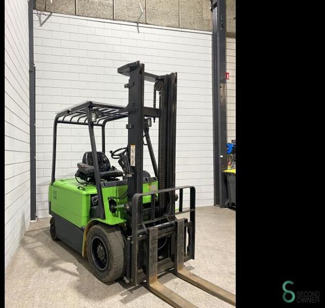 Caterpillar EP30K PAC - Electric forklift: picture 4 Caterpillar EP30K PAC - Electric forklift: picture 4