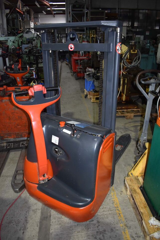 Linde L 12 - Stacker: picture 4 Linde L 12 - Stacker: picture 4