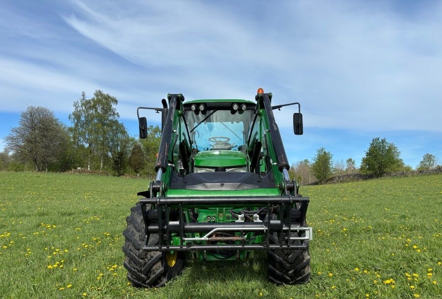 JOHN DEERE 6130M - Farm tractor: picture 2 JOHN DEERE 6130M - Farm tractor: picture 2