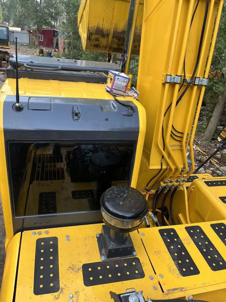 Komatsu PC220LC-8 - Crawler excavator: picture 4 Komatsu PC220LC-8 - Crawler excavator: picture 4