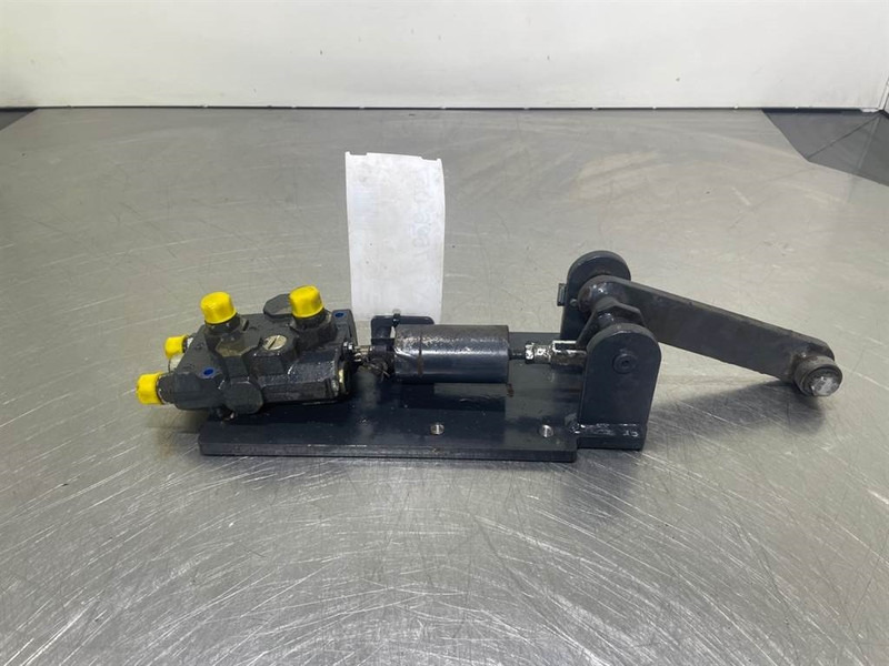 Ahlmann AZ6-4145334O-Stuetzventilschaltung/Zwenkventiel - Hydraulics for Construction machinery: picture 1 Ahlmann AZ6-4145334O-Stuetzventilschaltung/Zwenkventiel - Hydraulics for Construction machinery: picture 1