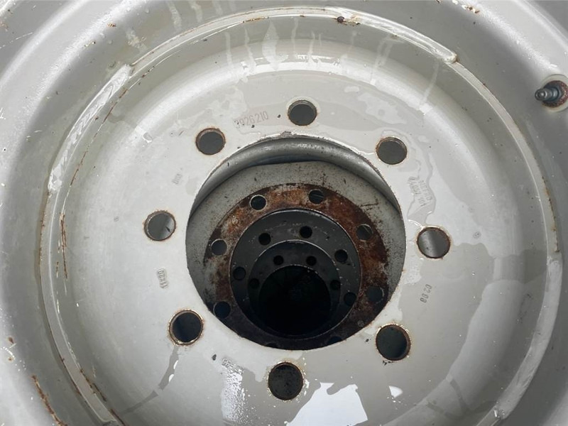 Atlas AR65-Continental 12.5R20-Tire/Reifen/Band - Wheels and tires for Construction machinery: picture 4 Atlas AR65-Continental 12.5R20-Tire/Reifen/Band - Wheels and tires for Construction machinery: picture 4