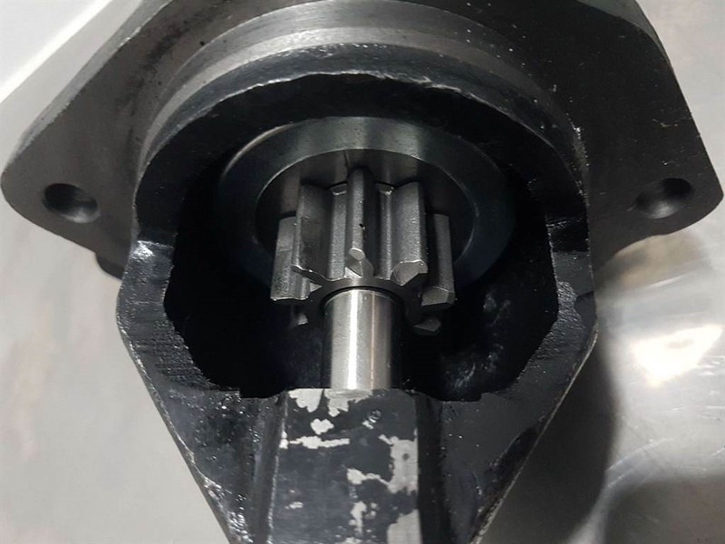 Deutz 1012/1013-24V 9T 4,0KW-Starter/Anlasser/Startmotor - Engine for Construction machinery: picture 4 Deutz 1012/1013-24V 9T 4,0KW-Starter/Anlasser/Startmotor - Engine for Construction machinery: picture 4