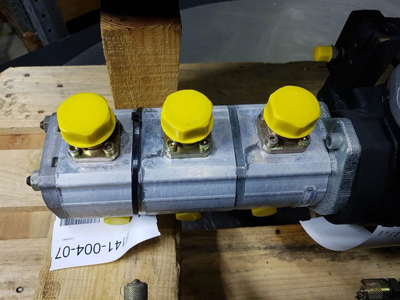 HALDEX WP09A3-1803052 - Vögele - 2079005 - Gearpump - Hydraulics for Construction machinery: picture 1 HALDEX WP09A3-1803052 - Vögele - 2079005 - Gearpump - Hydraulics for Construction machinery: picture 1