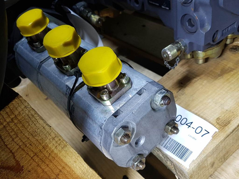 HALDEX WP09A3-1803052 - Vögele - 2079005 - Gearpump - Hydraulics for Construction machinery: picture 2 HALDEX WP09A3-1803052 - Vögele - 2079005 - Gearpump - Hydraulics for Construction machinery: picture 2