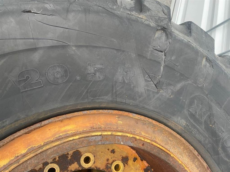 Hyundai HL740-9-Michelin 20.5R25-Tire/Reifen/Band - Wheels and tires for Construction machinery: picture 5 Hyundai HL740-9-Michelin 20.5R25-Tire/Reifen/Band - Wheels and tires for Construction machinery: picture 5