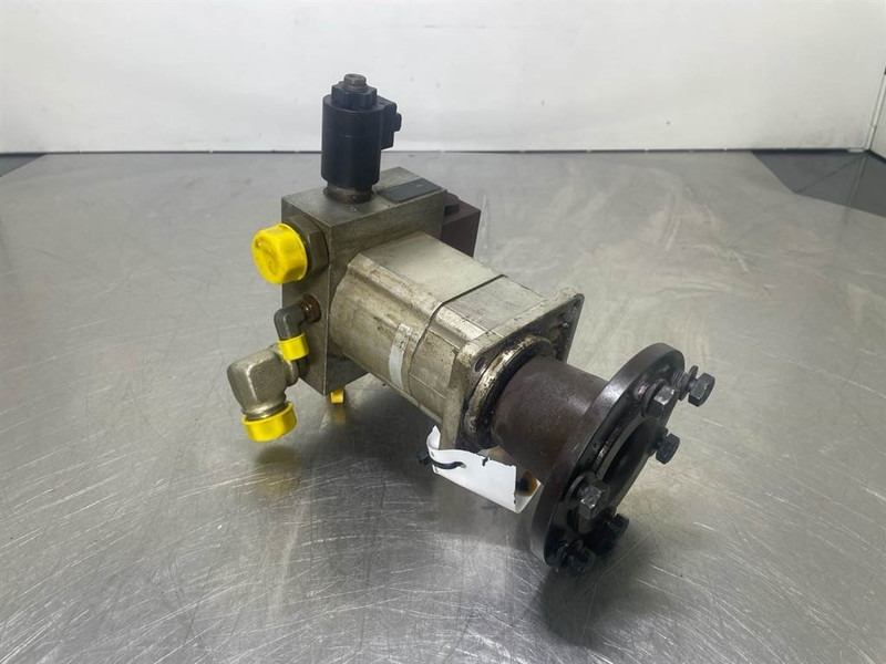 Hyundai HL757-7A-11LD-30700 / VAD0511111-Fan motor - Hydraulics for Construction machinery: picture 1 Hyundai HL757-7A-11LD-30700 / VAD0511111-Fan motor - Hydraulics for Construction machinery: picture 1