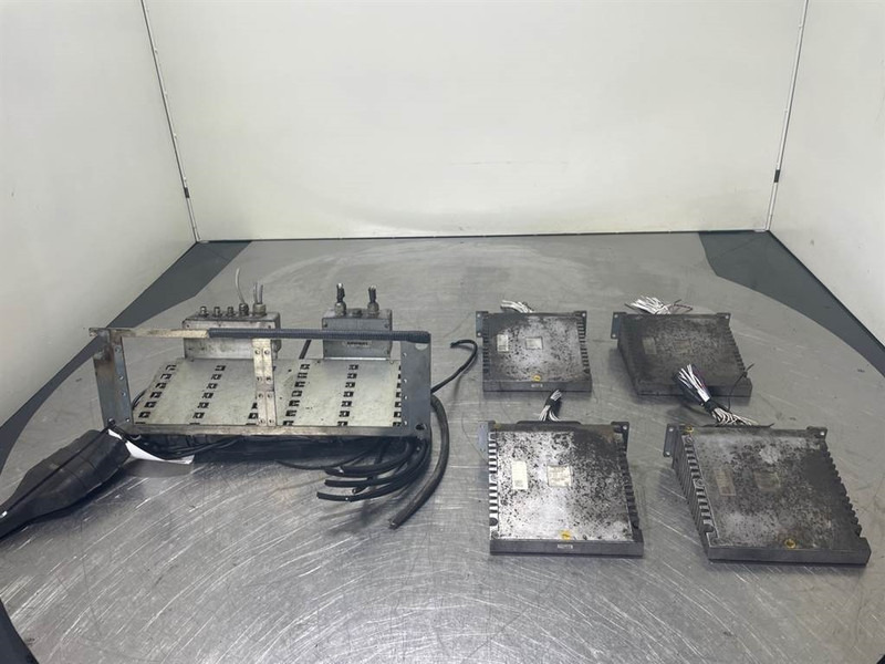 Liebherr A924C-PME1 OUTPUT-ECU/Control box/Steuermodul - Electrical system for Construction machinery: picture 2 Liebherr A924C-PME1 OUTPUT-ECU/Control box/Steuermodul - Electrical system for Construction machinery: picture 2