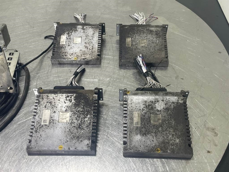 Liebherr A924C-PME1 OUTPUT-ECU/Control box/Steuermodul - Electrical system for Construction machinery: picture 3 Liebherr A924C-PME1 OUTPUT-ECU/Control box/Steuermodul - Electrical system for Construction machinery: picture 3