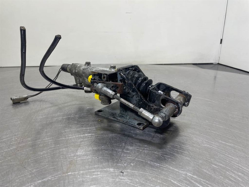 Liebherr L514-7621940-Brake cylinder/Bremszylinder - Brake parts for Construction machinery: picture 2 Liebherr L514-7621940-Brake cylinder/Bremszylinder - Brake parts for Construction machinery: picture 2