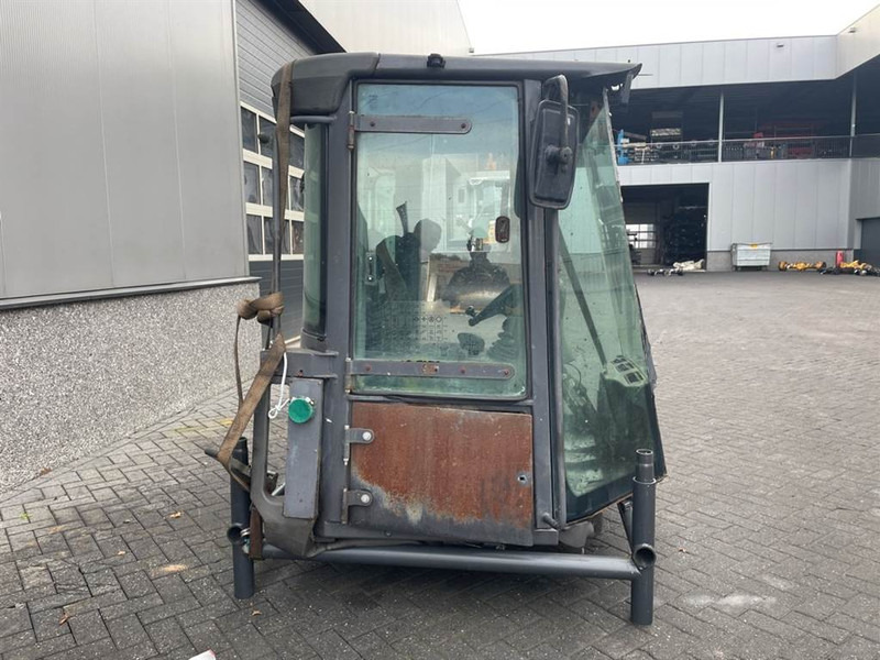 New Holland W110C - Cabin/Kabine/Cabine - Cab and interior for Construction machinery: picture 3 New Holland W110C - Cabin/Kabine/Cabine - Cab and interior for Construction machinery: picture 3