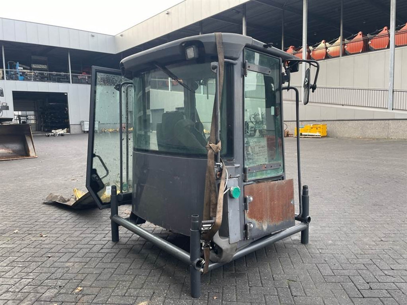 New Holland W110C - Cabin/Kabine/Cabine - Cab and interior for Construction machinery: picture 4 New Holland W110C - Cabin/Kabine/Cabine - Cab and interior for Construction machinery: picture 4