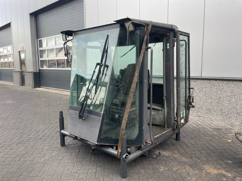 New Holland W110C - Cabin/Kabine/Cabine - Cab and interior for Construction machinery: picture 2 New Holland W110C - Cabin/Kabine/Cabine - Cab and interior for Construction machinery: picture 2