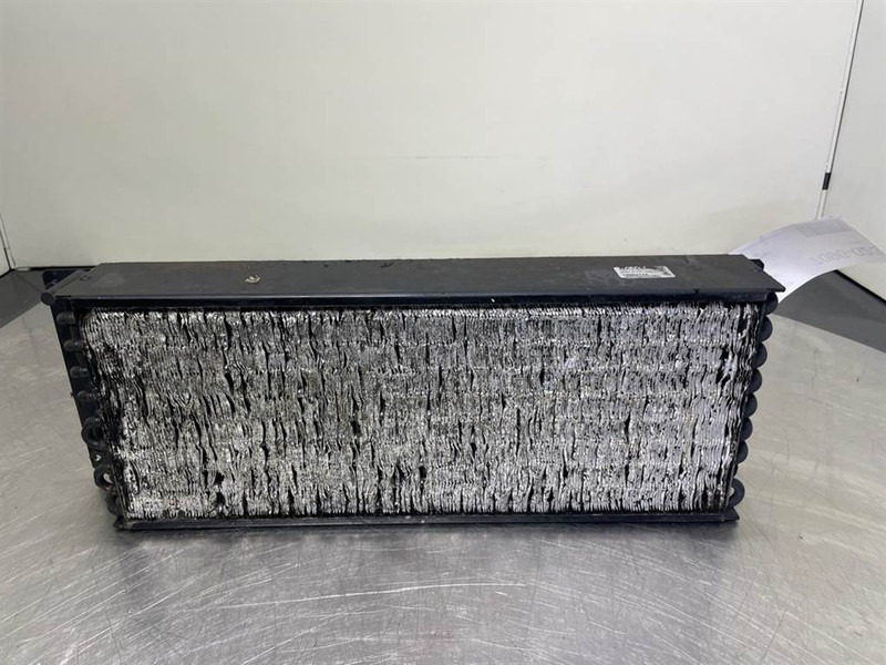 New Holland W110C-Denso 76082744-Airco condenser - Frame/ Chassis for Construction machinery: picture 1 New Holland W110C-Denso 76082744-Airco condenser - Frame/ Chassis for Construction machinery: picture 1